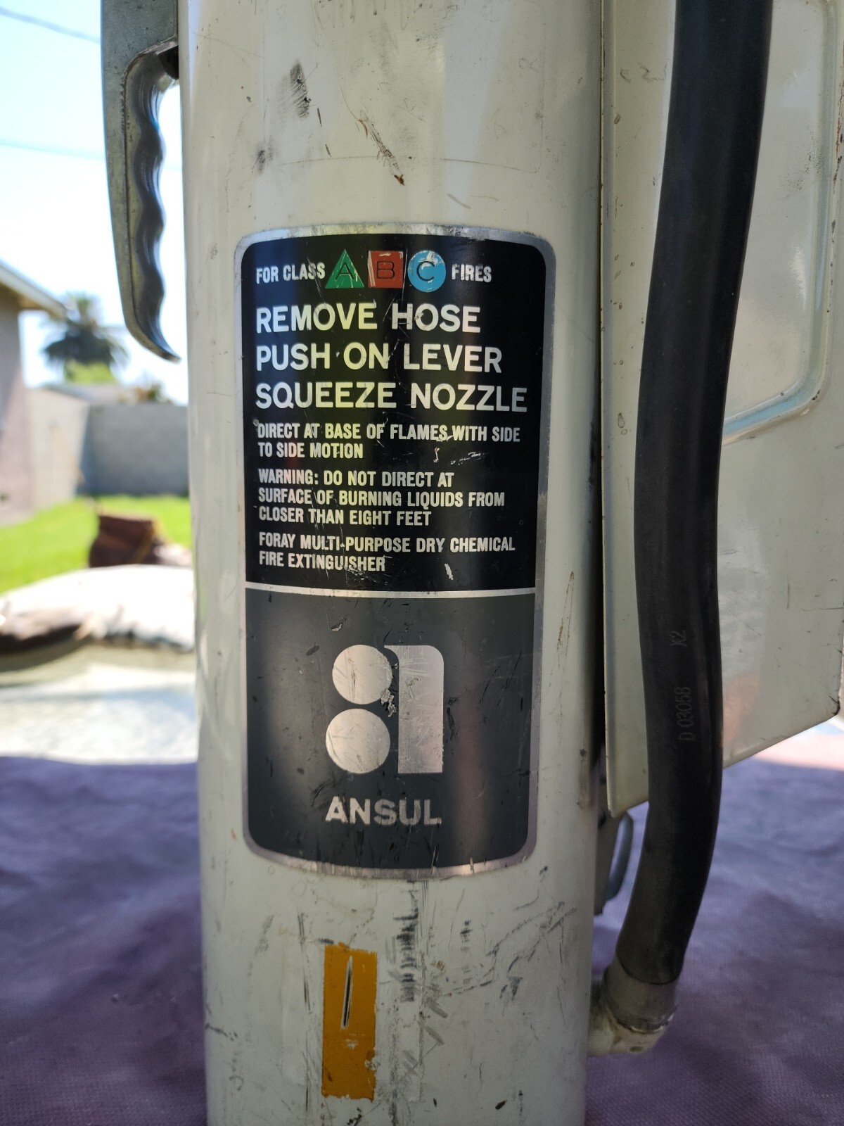 Ansul Dry Chemical Extinguisher Model A 20 E, 40 B:C For Class A,B,C Fires White