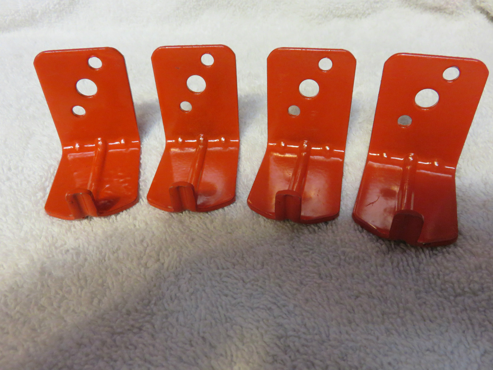 🔥🧯LOT OF 4-UNIVERSAL WALL MOUNT 10-15-20 lb SIZE FIRE EXTINGUISHER BRACKET NEW