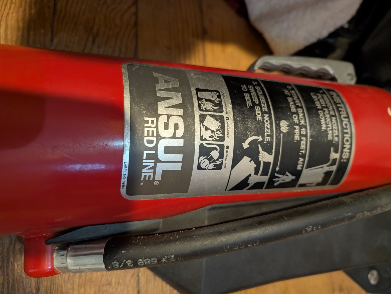 Ansul Red Line ABC DRY CHEMICAL Cartridge Operated Fire Extinguisher.