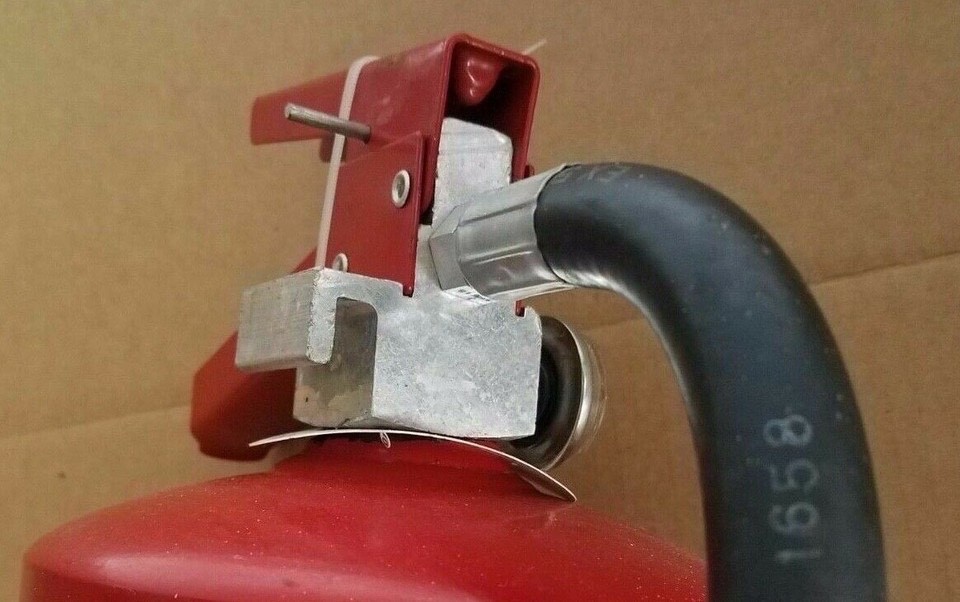 ✅🔥🧯10lb. Ansul Sentry Fire Extinguisher Wall Bracket Old Style