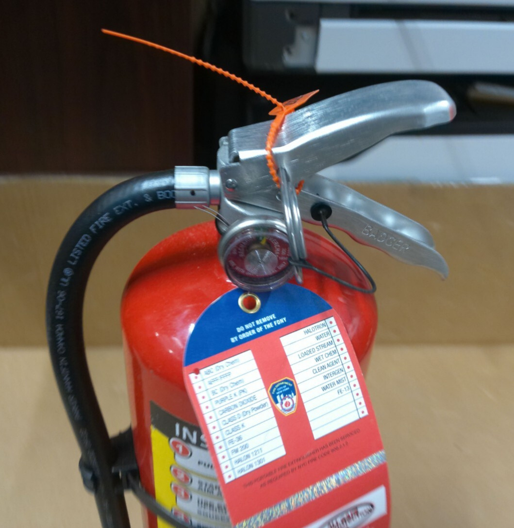 BADGER Fire Extinguisher: 10 lb Extinguisher, 10-MB-8H ABC Serviced May 2024