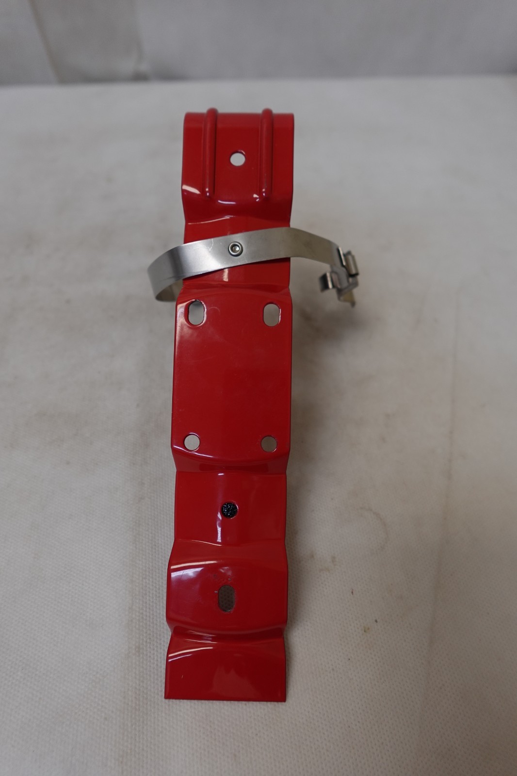 BADGER MB-250B Fire Extinguisher Mounting Bracket – Steel – 40H509 / MB-250B