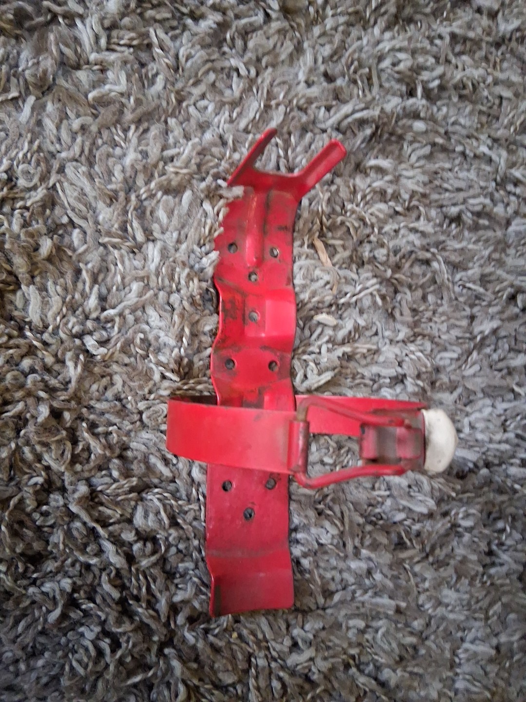 818/821 Vehicle & Marine 4.5″ In. Diameter Fire Extinguisher Bracket – Red