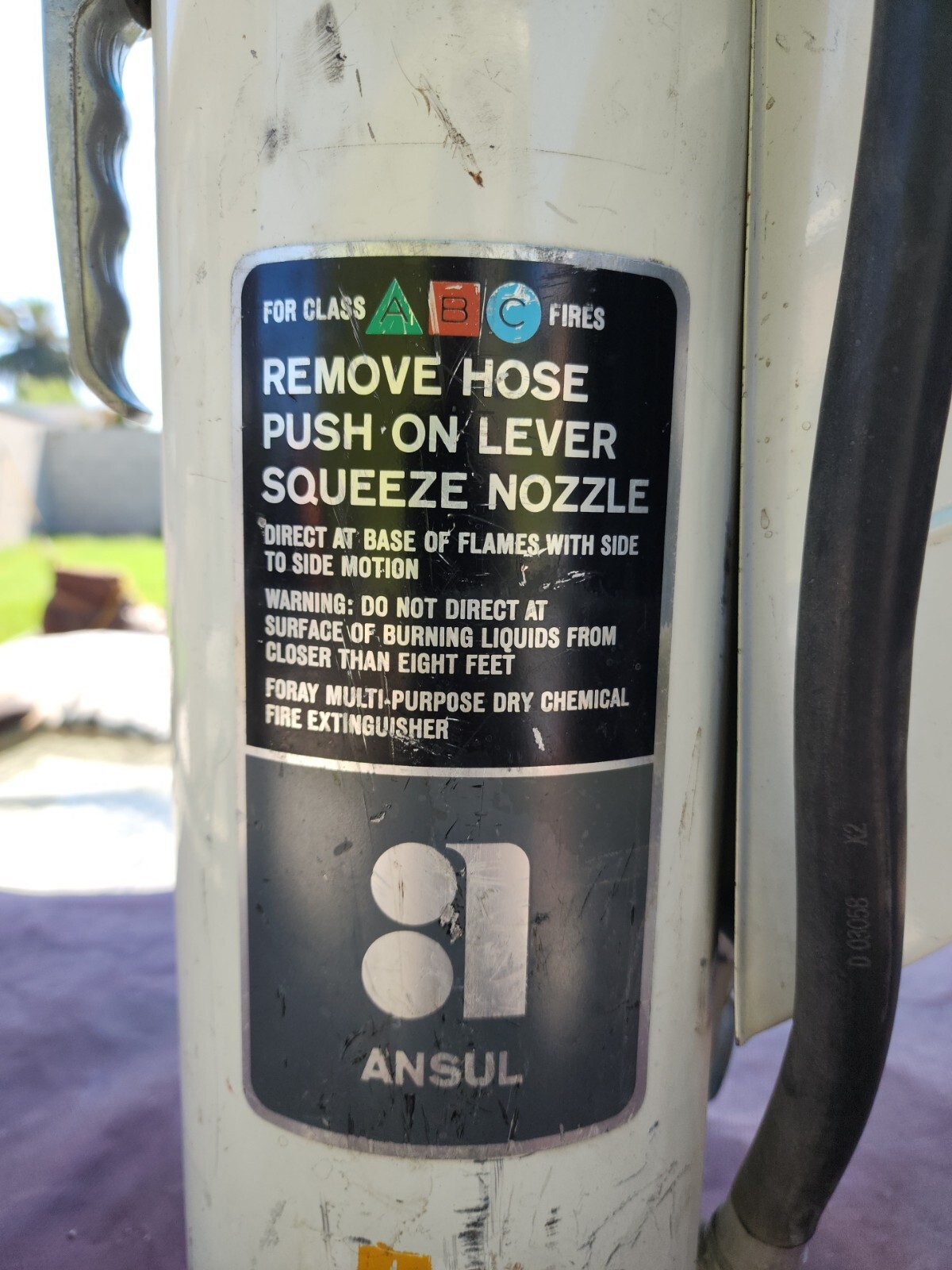 Ansul Dry Chemical Extinguisher Model A 20 E, 40 B:C For Class A,B,C Fires White