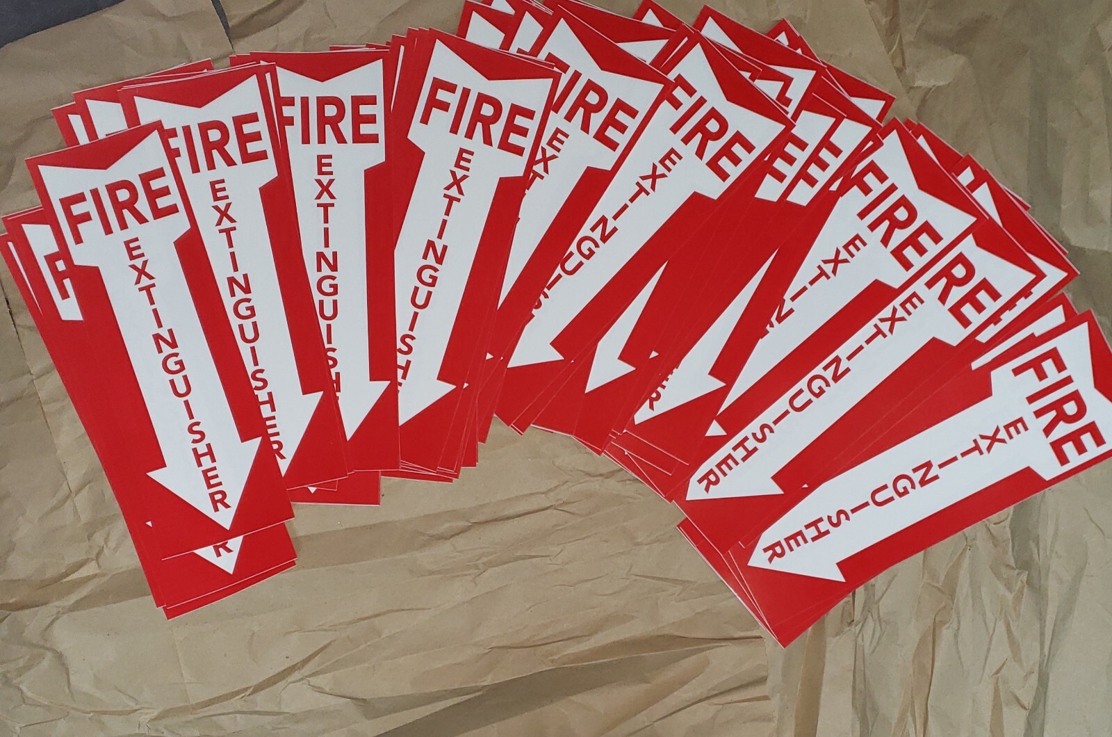 🤡🔥🧯LOT OF 50-SELF-ADHESIVE VINYL (4″X12″) FIRE EXTINGUISHER ARROW SIGNS..NEW