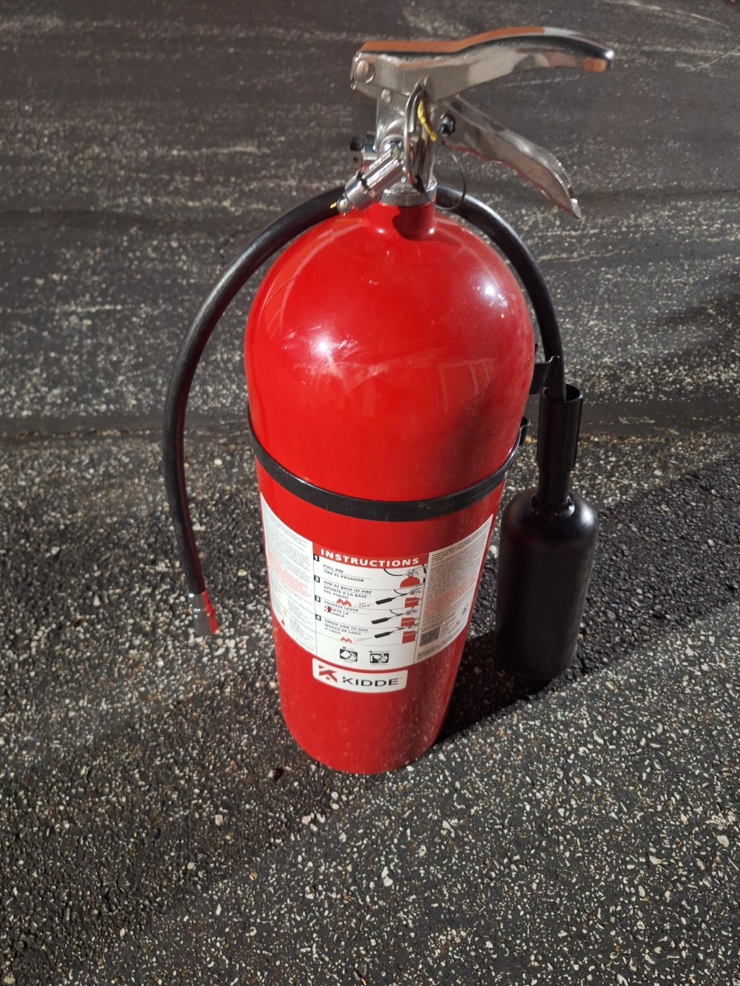KIDDE Fire Extinguisher: 20 lb Extinguisher Capacity, 10B:C, Carbon Dioxide
