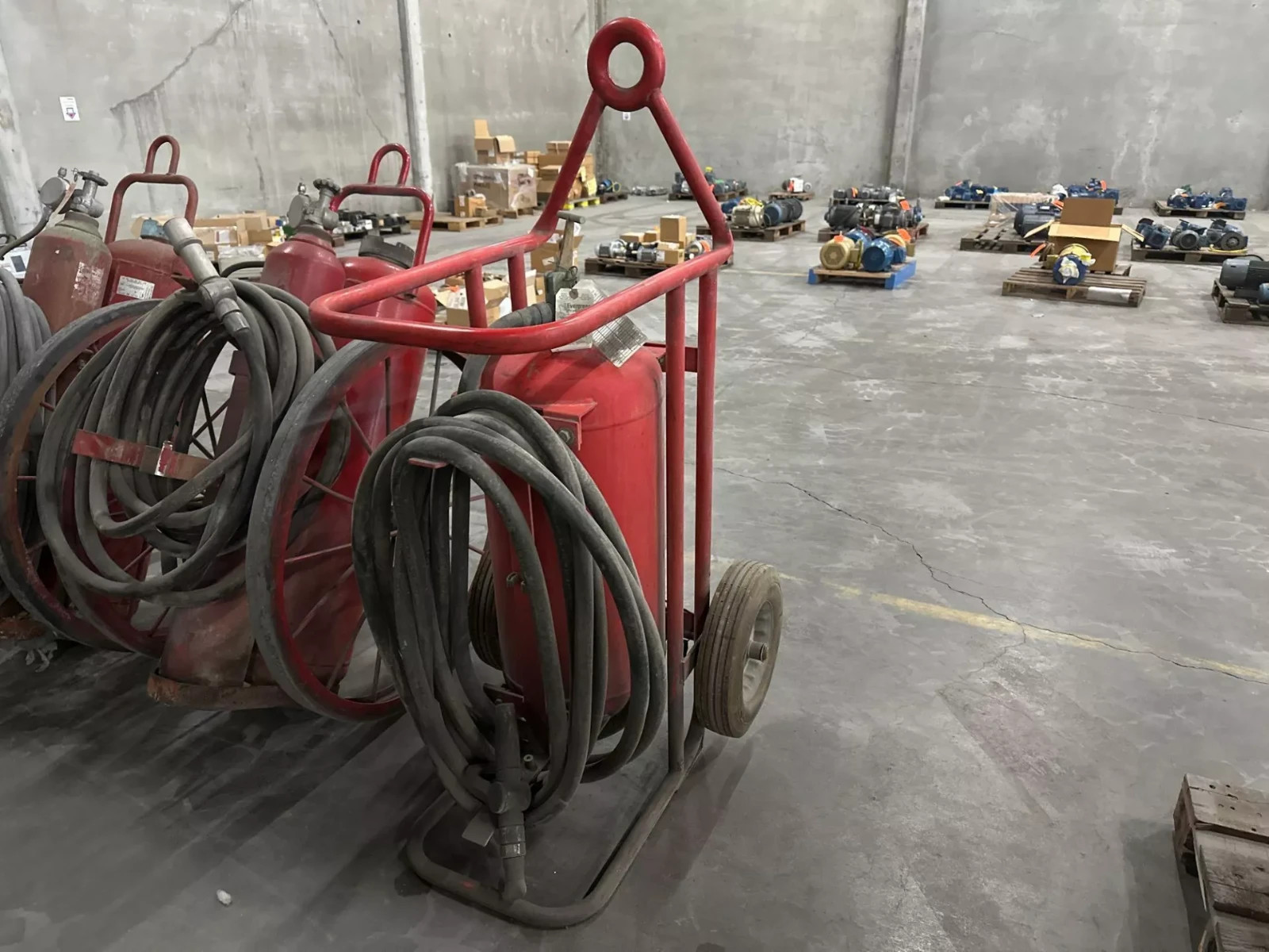 150 Lb. Rolling tow behind fire Extinguisher Badger 150MB Dry Type ABC-READ DESC