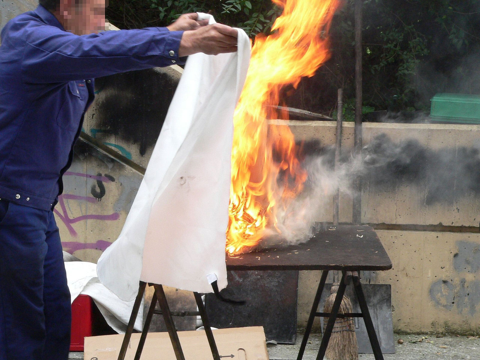 FIRE BLANKET Fiberglass Hero Emergency Home Retardant Prepared 39”x39”, 1mx1m
