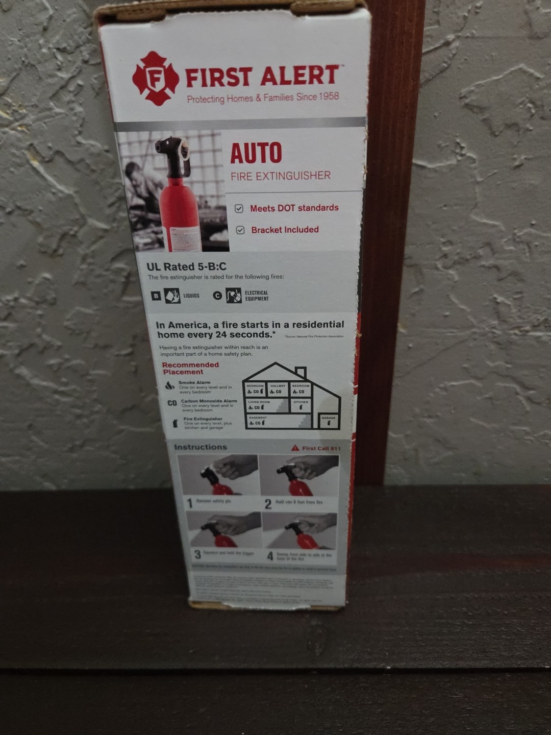 Car Fire Extinguisher First Alert 1-Pack 5-B:C With Bracket New