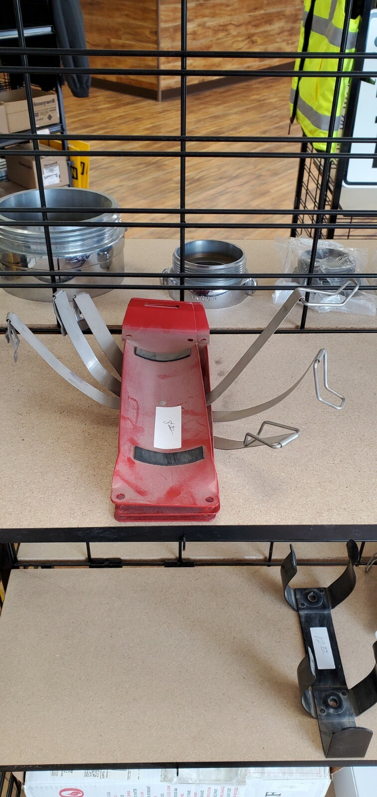 SENTRY Fire Extinguisher Vehicle Bracket sy31025 for a 17-20#