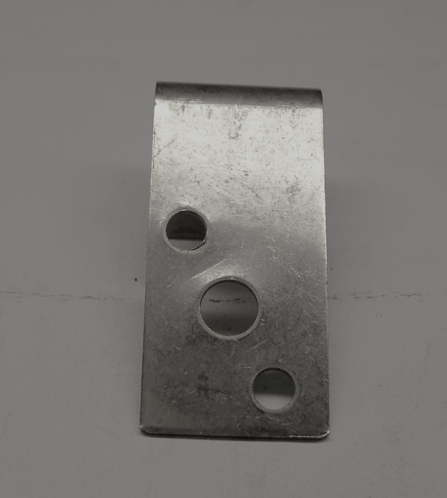 7 STAINLESS STEEL FIRE EXTINGUISHER WALL HOOK BRACKET 2 3/16″ OAL 1″ W 1/2″GAP