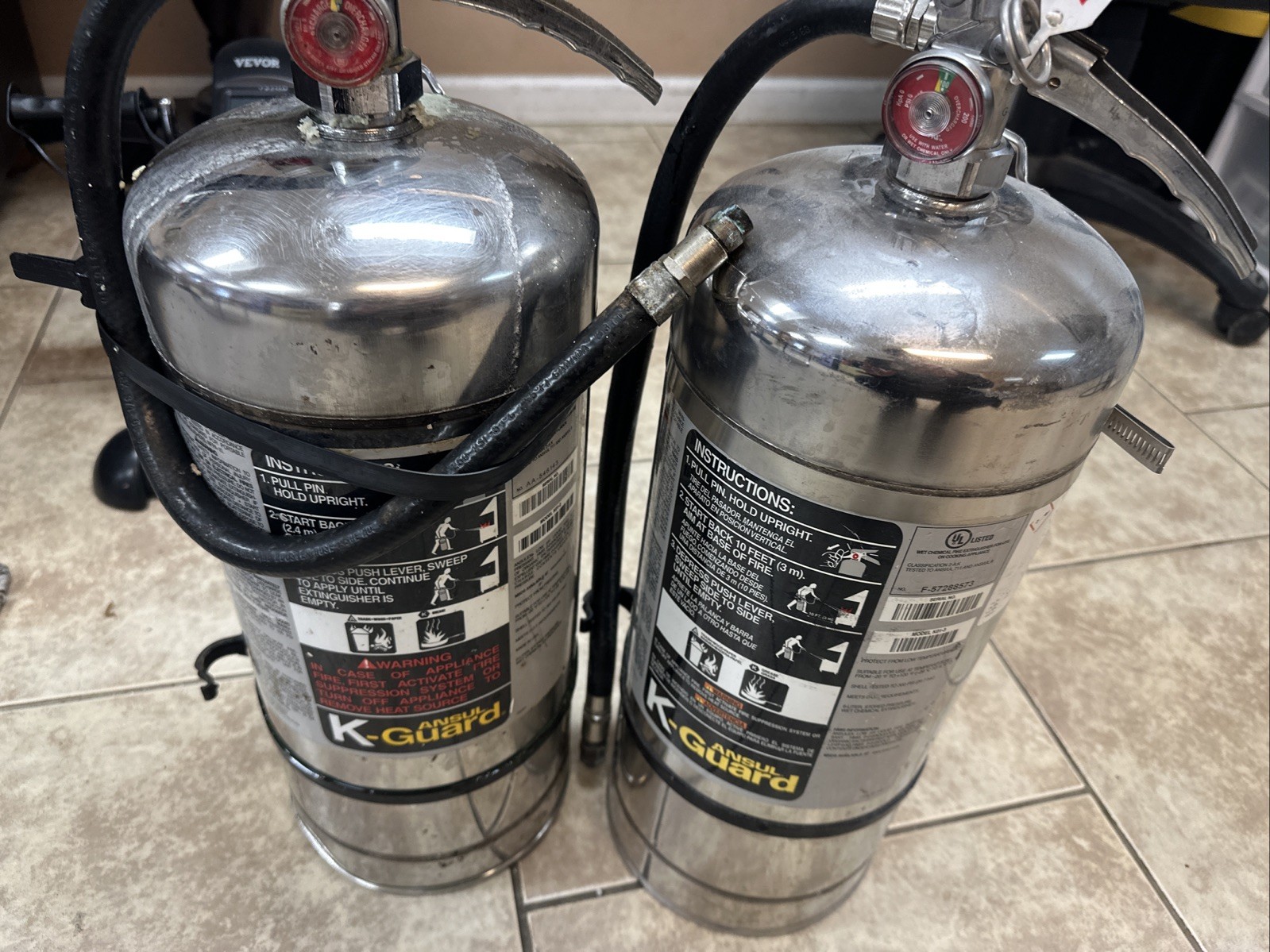ANSUL K-GUARD WET CHEMICAL FIRE EXTINGUISHER 2 TANKS FIRE PROTECTION 6 LITER