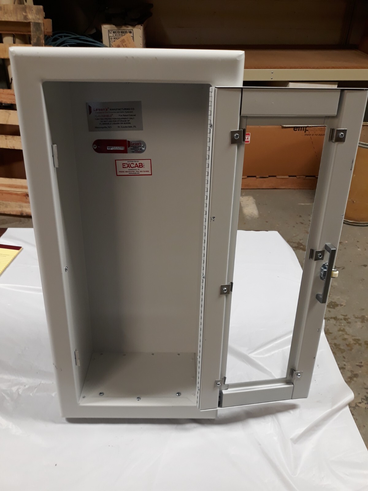 LARSEN SEMI-RESCESSED FIRE EXTINGUISHER CABINET ARCHITECTURAL STYLE