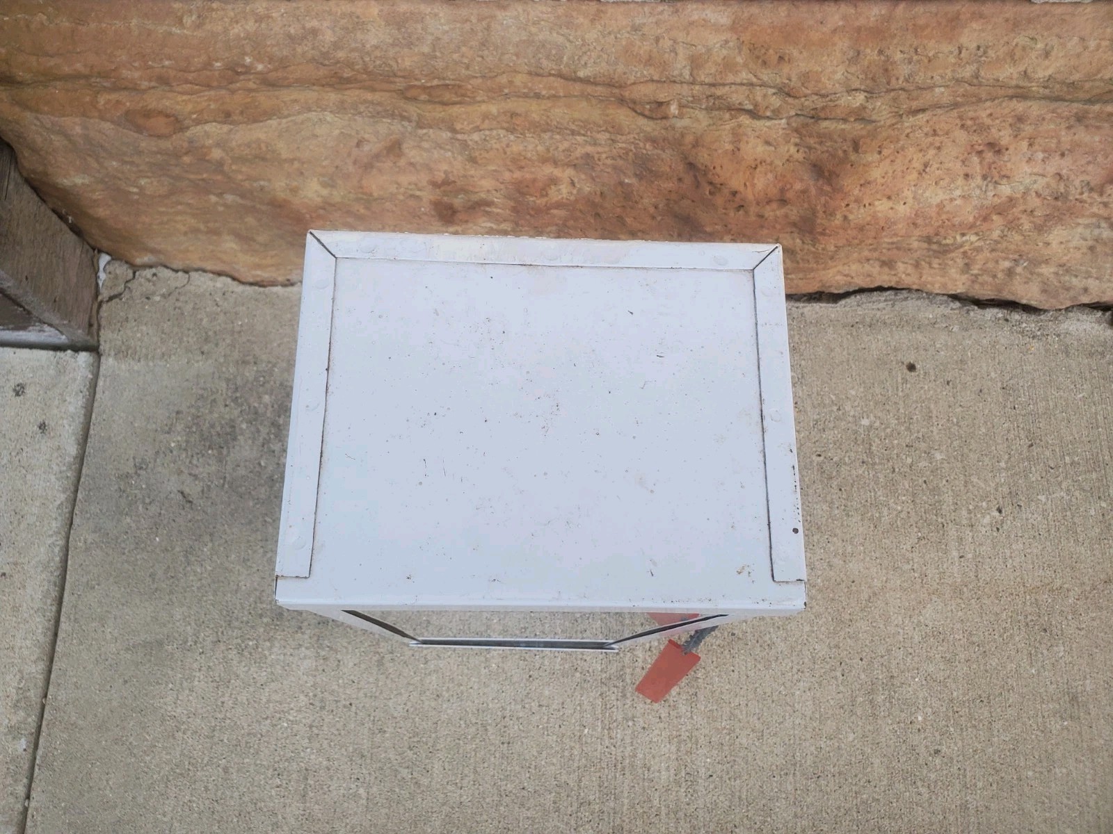 Muckle Metal Wall Mount Fire Extinguisher Box 22-1/2″ Tall Glass Front White