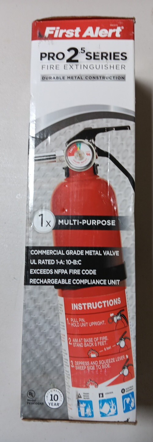 First Alert Pro 2.5 Series Fire Extinguisher 1-A: 10-B:C Rechargeable Red