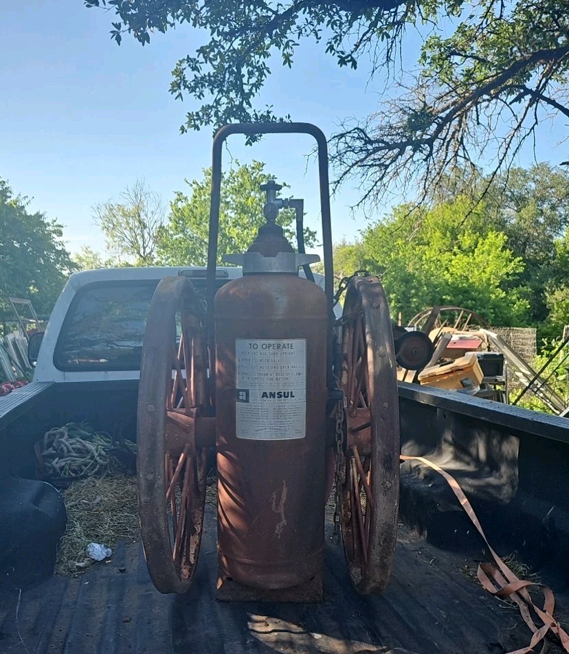 Ansul , 150-B DRY, Fire Extinguisher on 2 Wheels, all orig,600 psi, # 106821