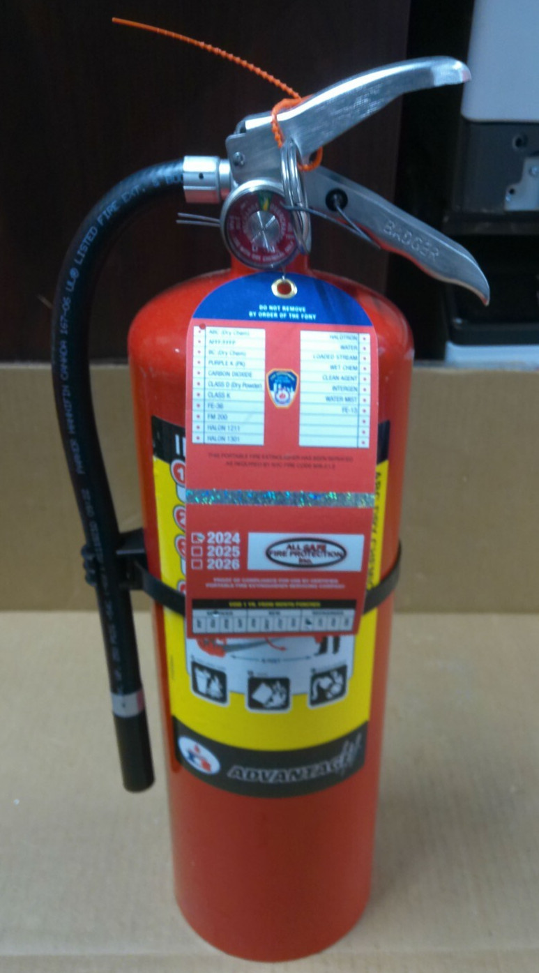 BADGER Fire Extinguisher: 10 lb Extinguisher, 10-MB-8H ABC Serviced May 2024