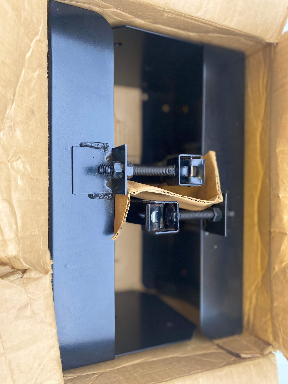 Amerex 12933 812 Box Type Mounting Bracket, Black 6″ VEH *Box of (2)* (Open Box)