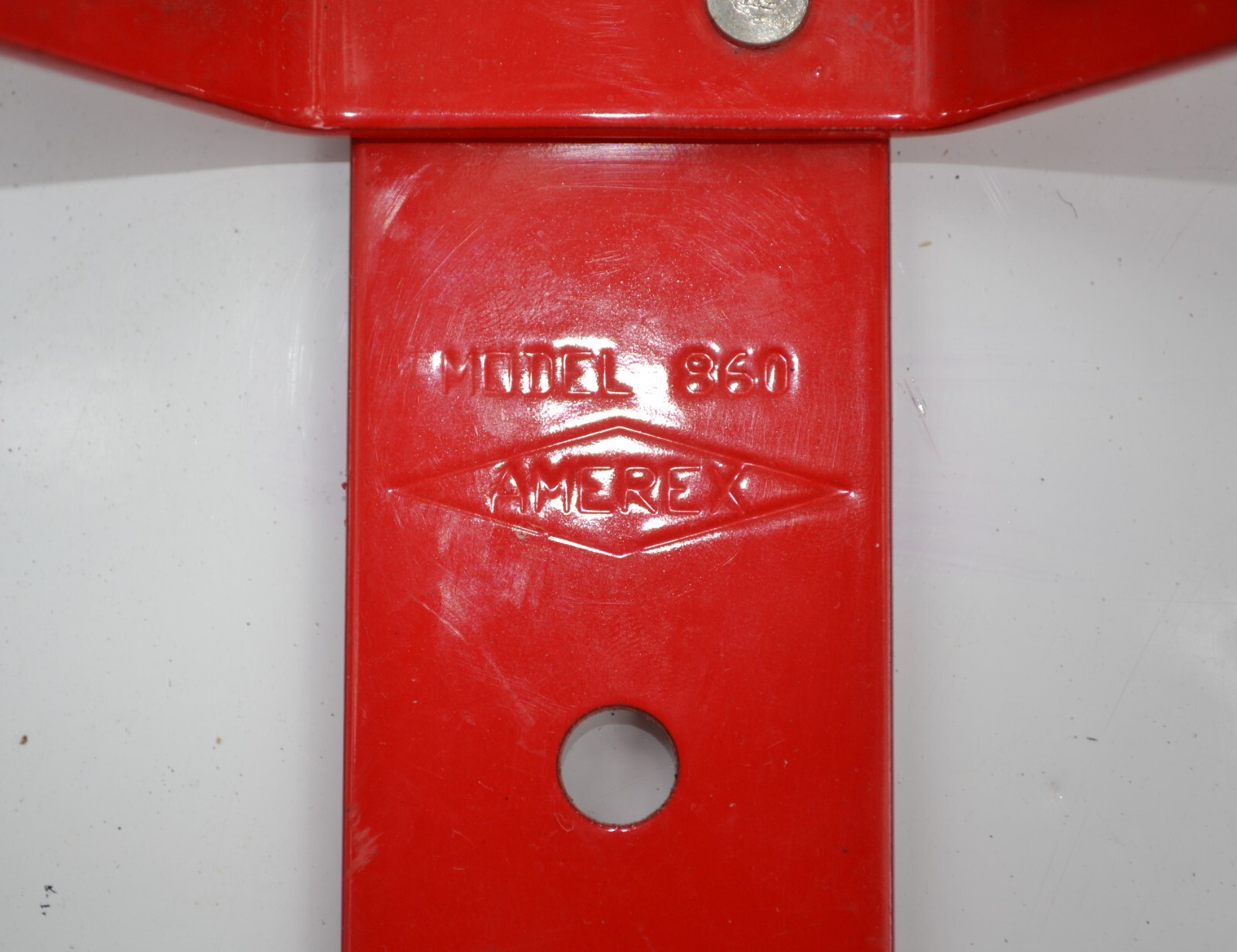 Amerex Model 860 Fire Extinguisher Bracket 3″ – 4 1/4 ” Diam. – Red – NO STRAP