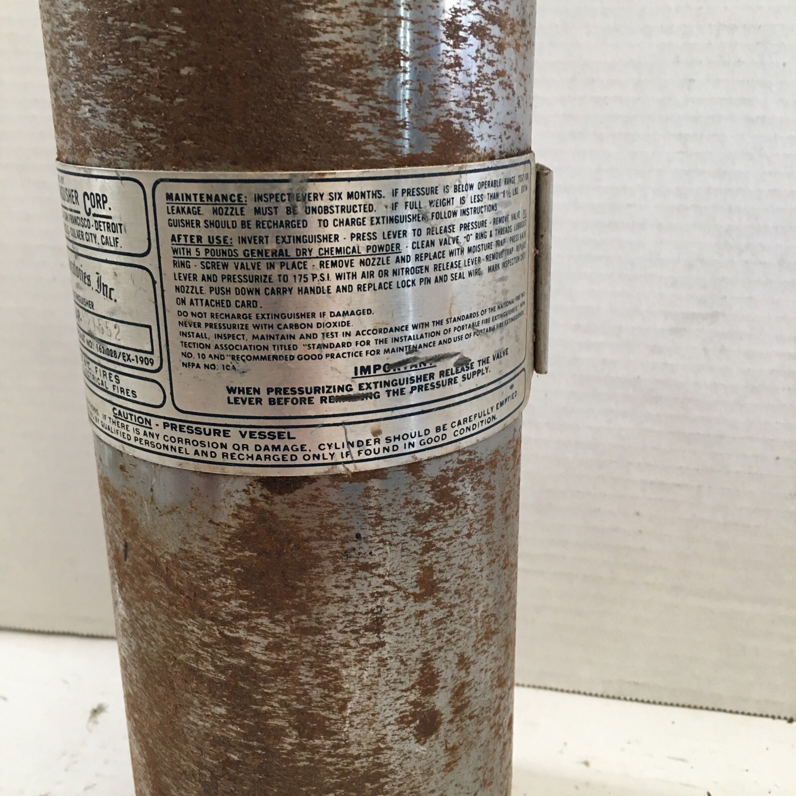Empty VINTAGE General Solar Line Model CP-5SAL Fire Extinguisher. 5LB Chrome