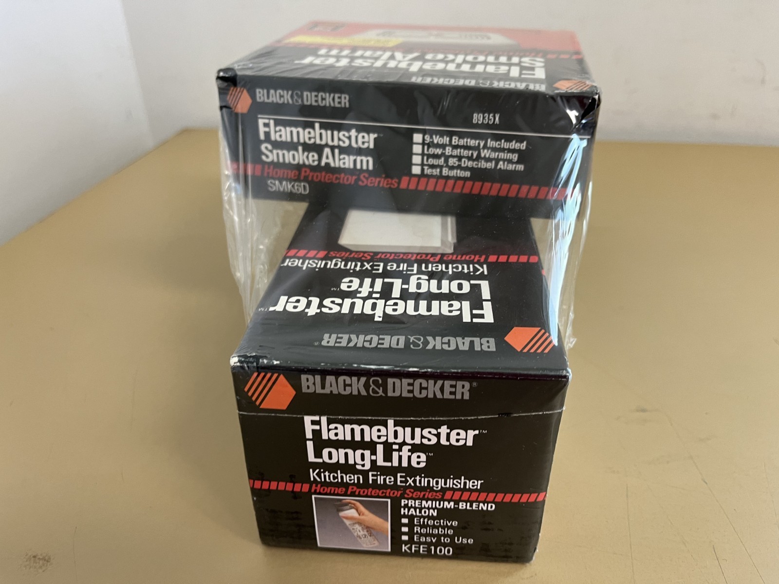 Black & Decker – Flamebuster Smoke Alarm & Kitchen Fire Extinguisher, VINTAGE