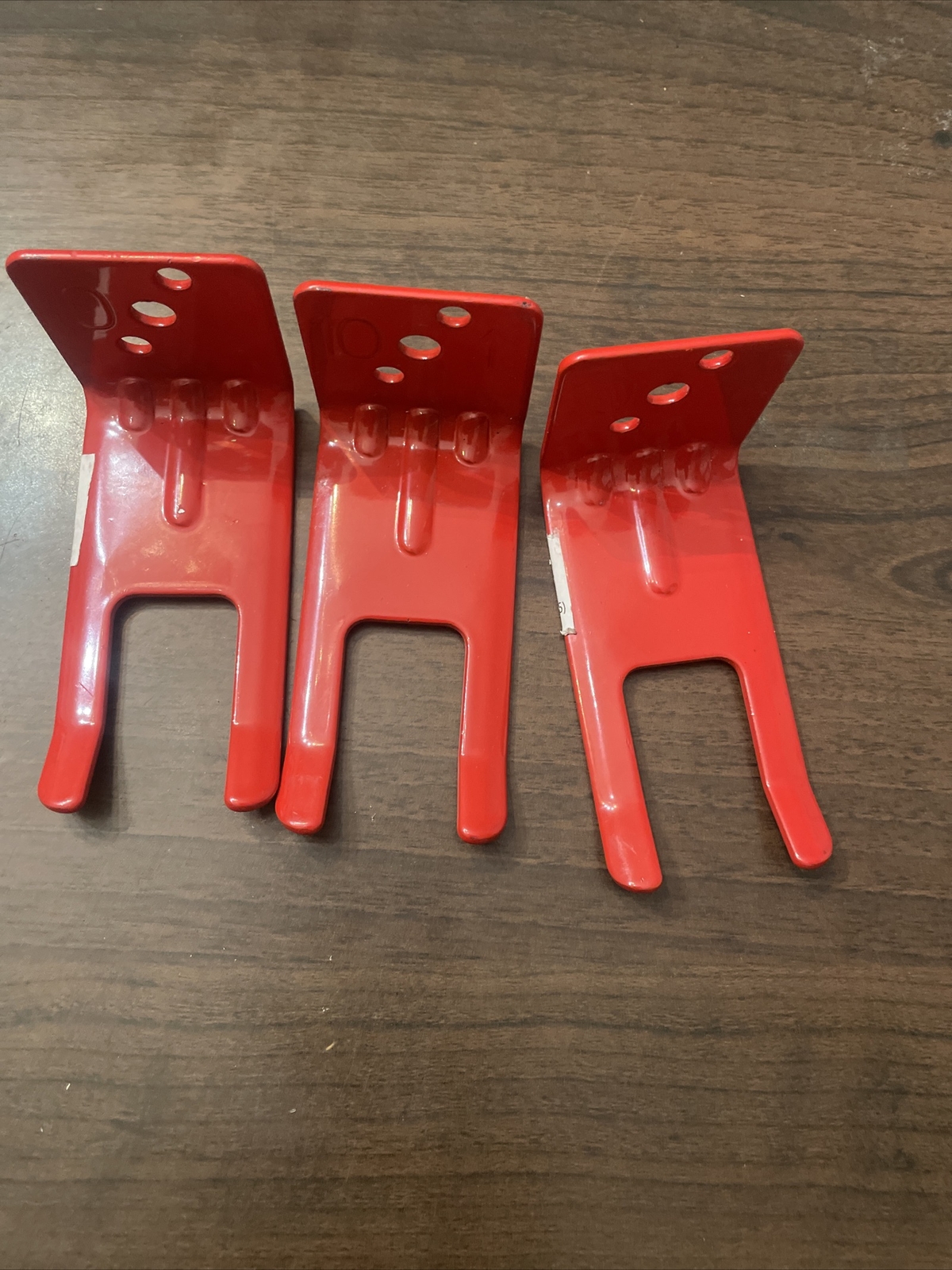 Fire Extinguisher 5-10Lb Fork Style Wall Mount/Bracket, Red (WH-5525)