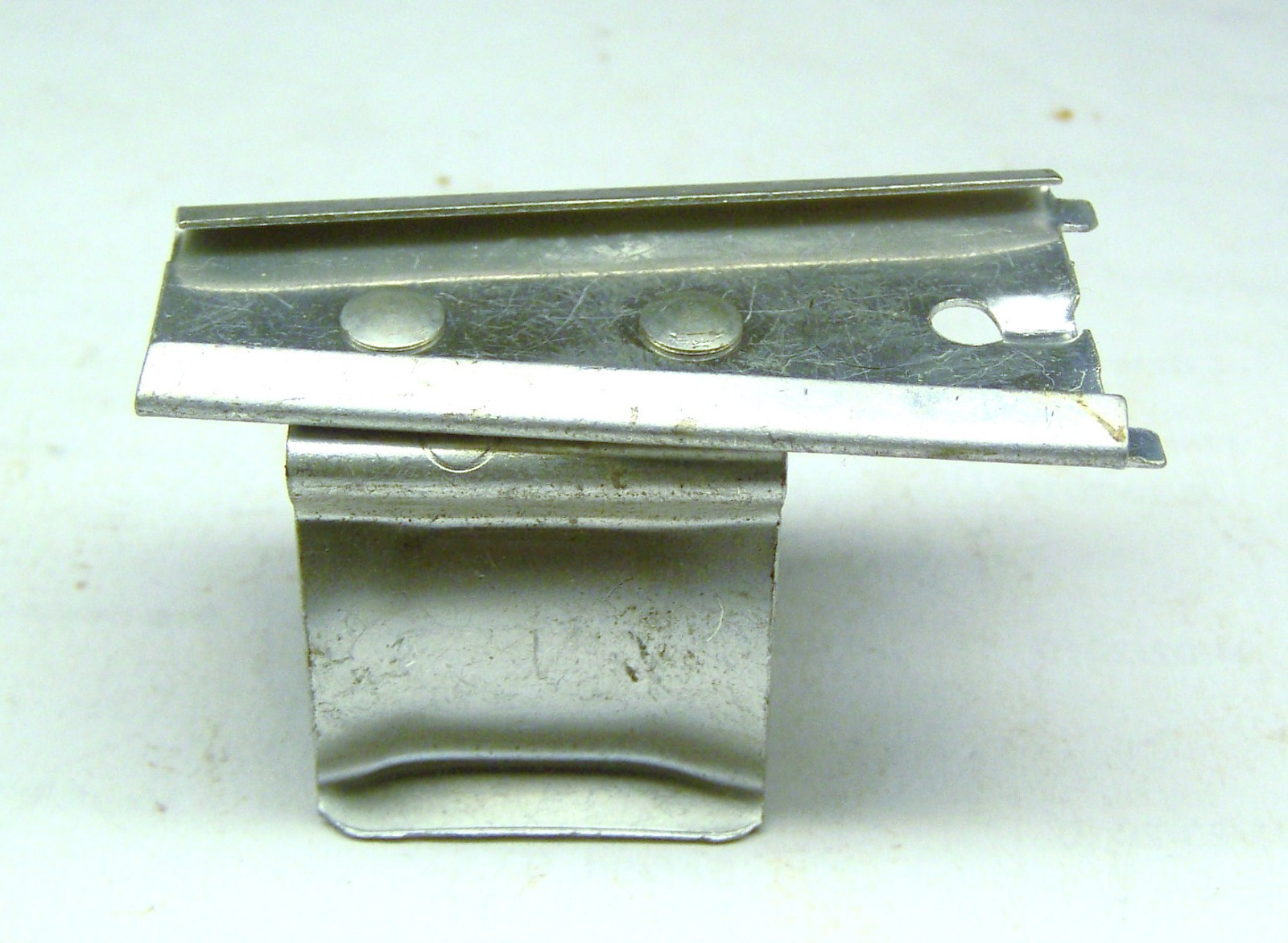 FIRE EXTINGUISHER NOS SS SPRING CLIP BRACKET 2-1/16″ L 1″ W 1-3/16″ D TAPER BACK