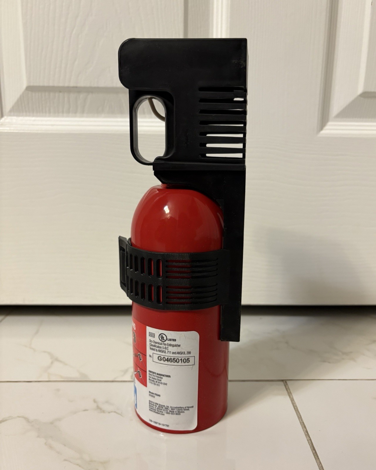 NIB First Alert Auto Dry Chemical Fire Extinguisher FESA5 UL RATED 5-B:C