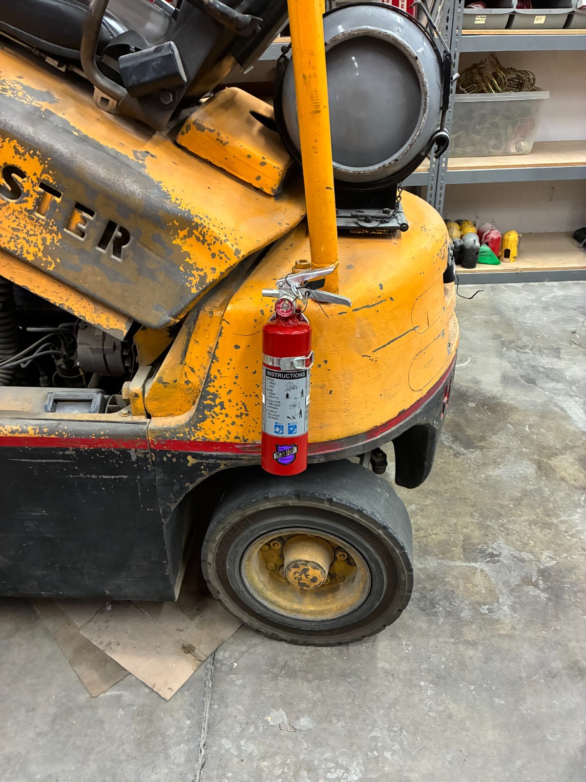 Buckeye 2.5 lb ABC Fire Extinguisher + HEAVY DUTY Magnetic Mount Bracket DOT 202