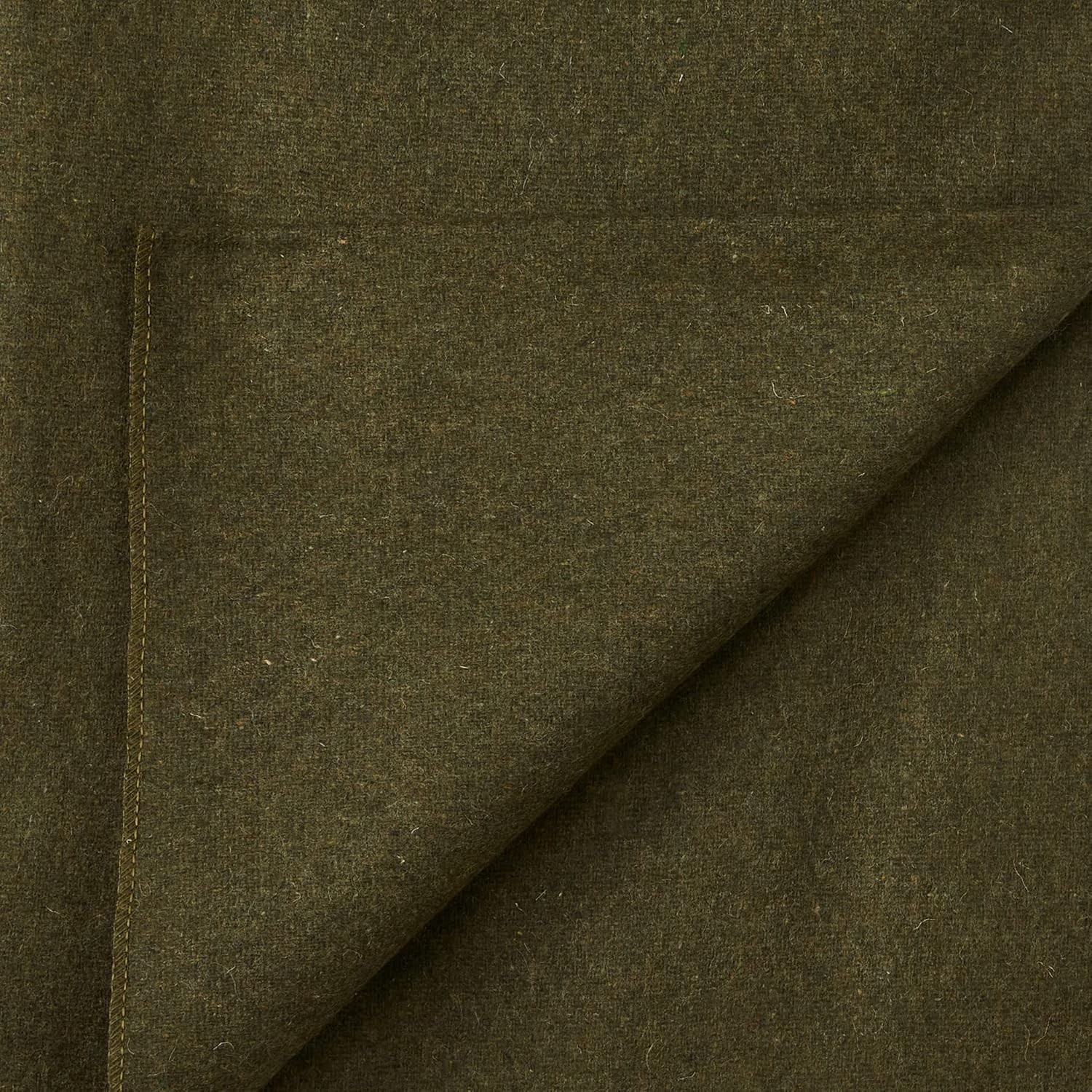 Heavyweight 66″ x 90″ Olive Drab Wool Blanket – Perfect for Camping & Hiking
