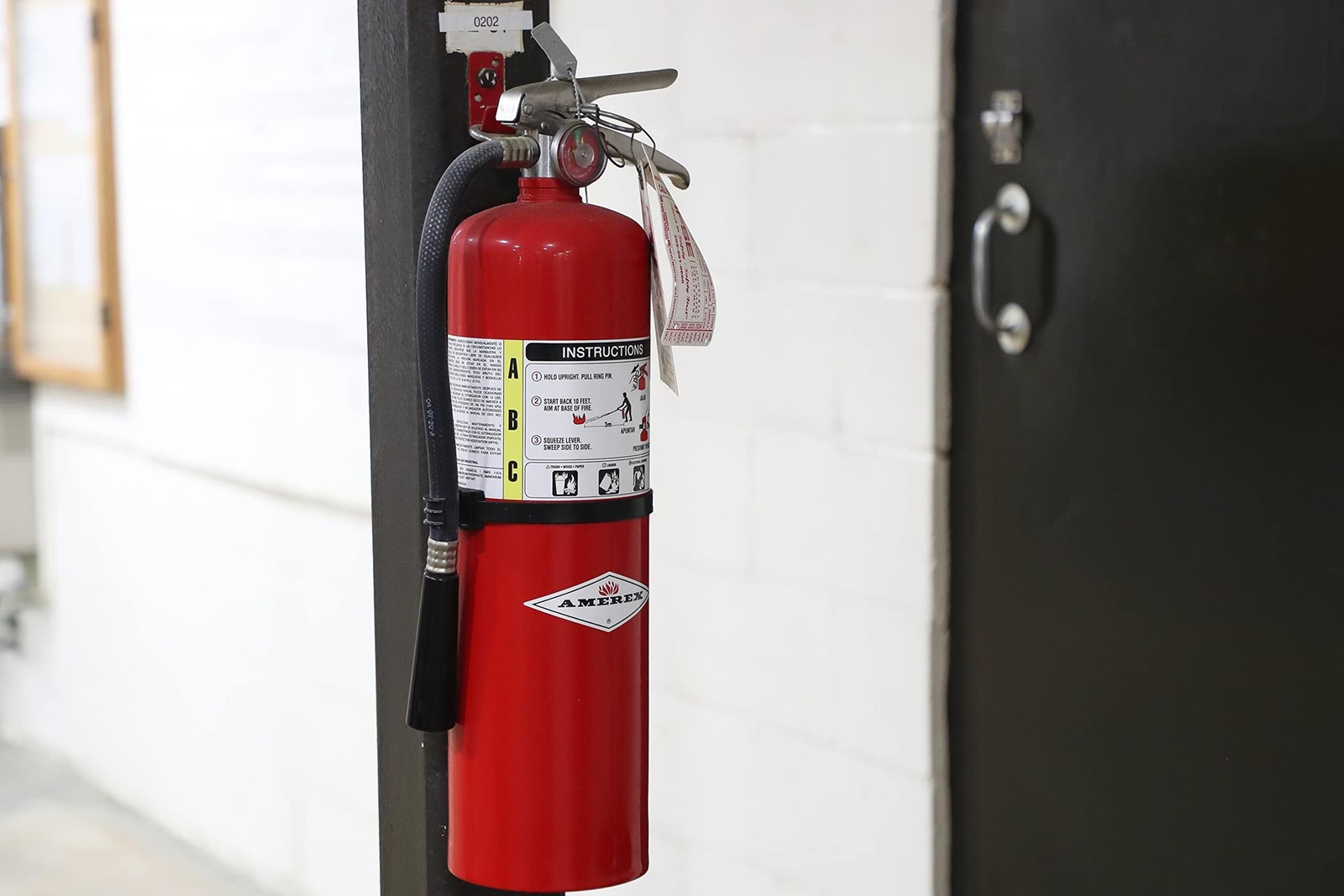 Amerex B456 ABC Dry Chemical Fire Extinguisher with Aluminum Valve, 10 lb. by Am