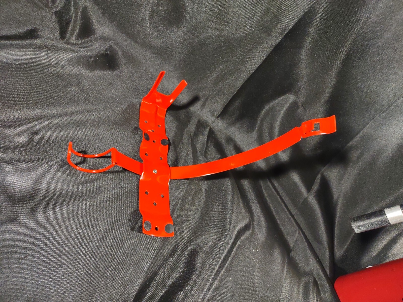 5 lbs fire exttinguisher bracket hanger 4.25 in wall mount red steel Commercial