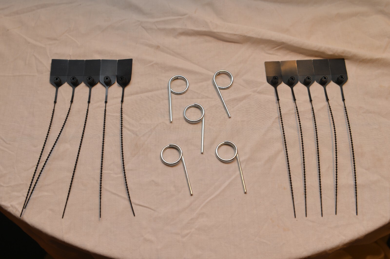 10 BLACK FIRE EXTINGUISHER TAMPER FLAG SEALS & 5 SAFETY PULL PINS