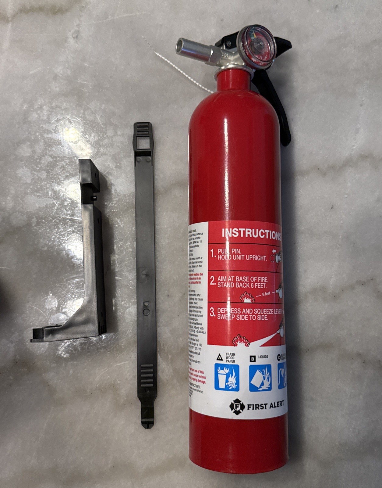First Alert Home1 1-A:10-B:C Rechargeable Home Fire Extinguisher 2.5lbs NEW