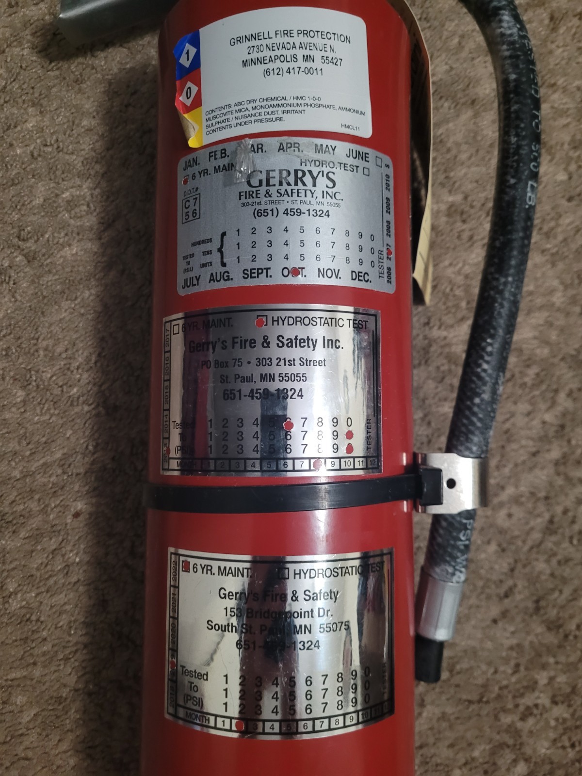 Ansul Sentry 5 lb ABC Fire Extinguisher w/ Wall Hook. rechargeable with 2024 tag