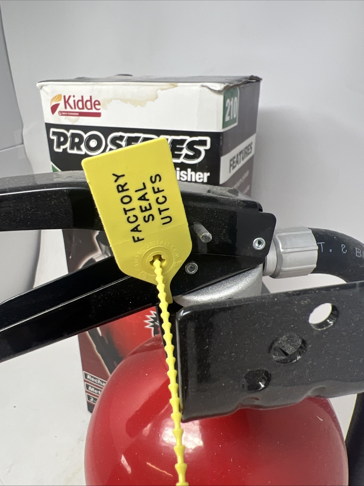 Kidde Pro 210 2A:10-B:C Fire Extinguisher, Rechargeable, Multi-Purpose, 4 lbs