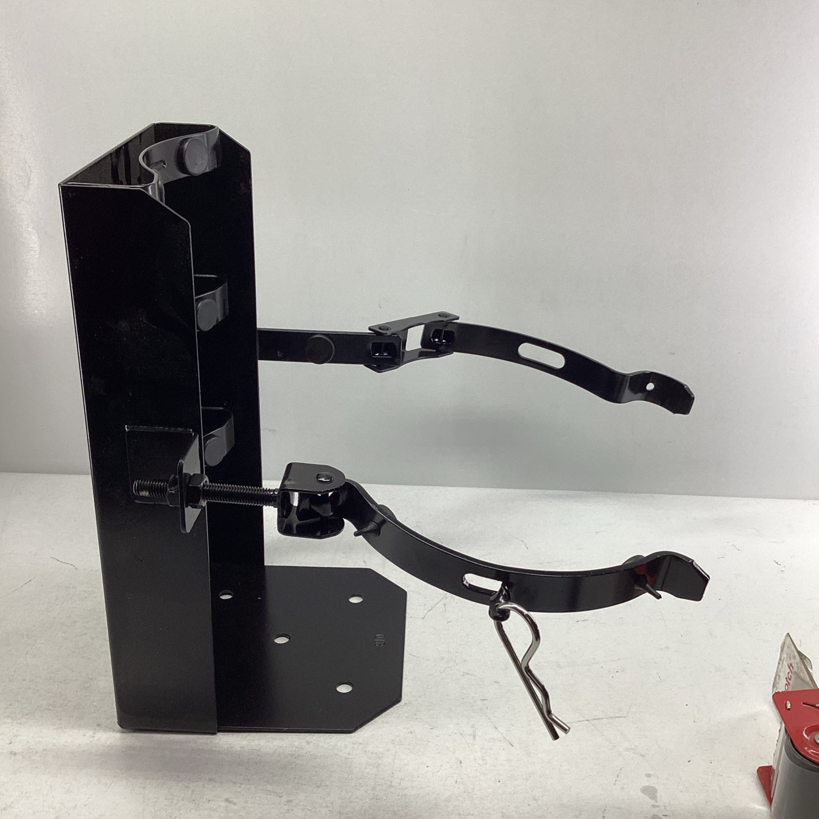 Amerex 810 Heavy Duty 7″ Diameter Vehicle Fire Extinguisher Bracket Black