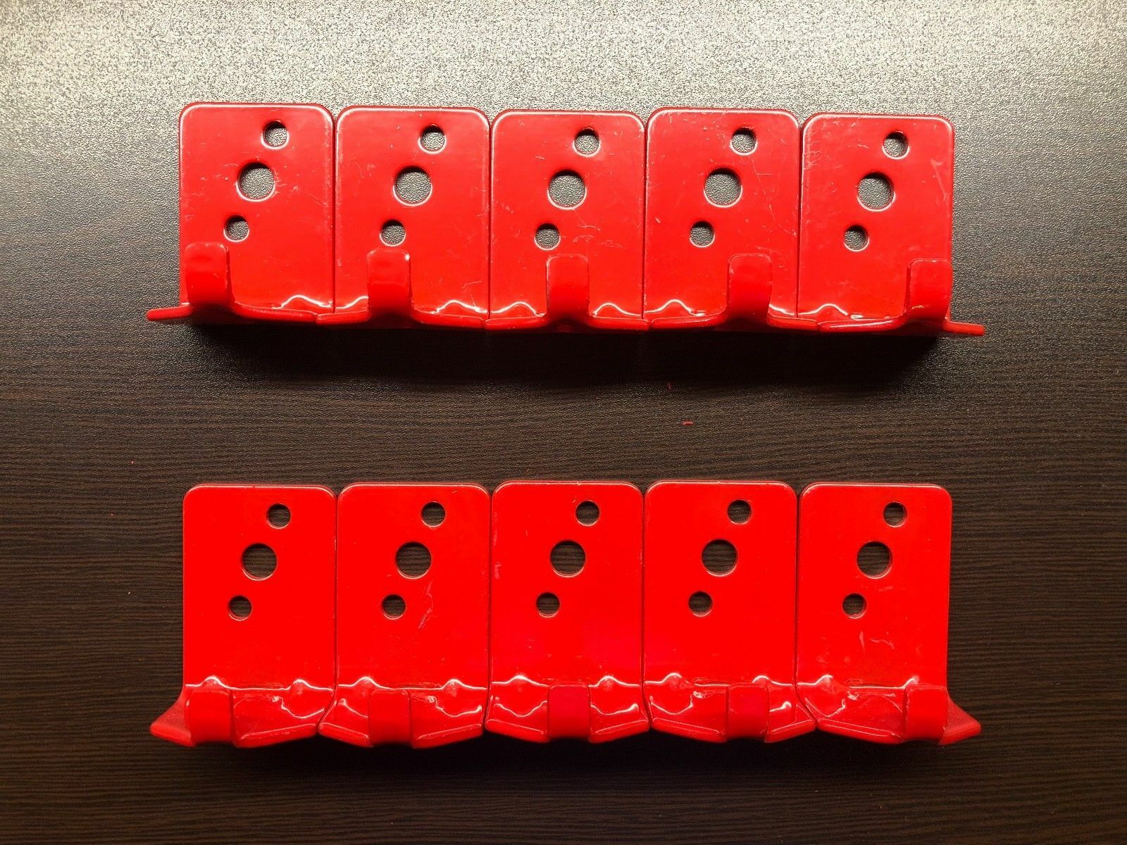 10 LOT NEW HOOK STYLE WALL MOUNT 5# SIZE FIRE EXTINGUISHER BRACKET UNIVERSAL