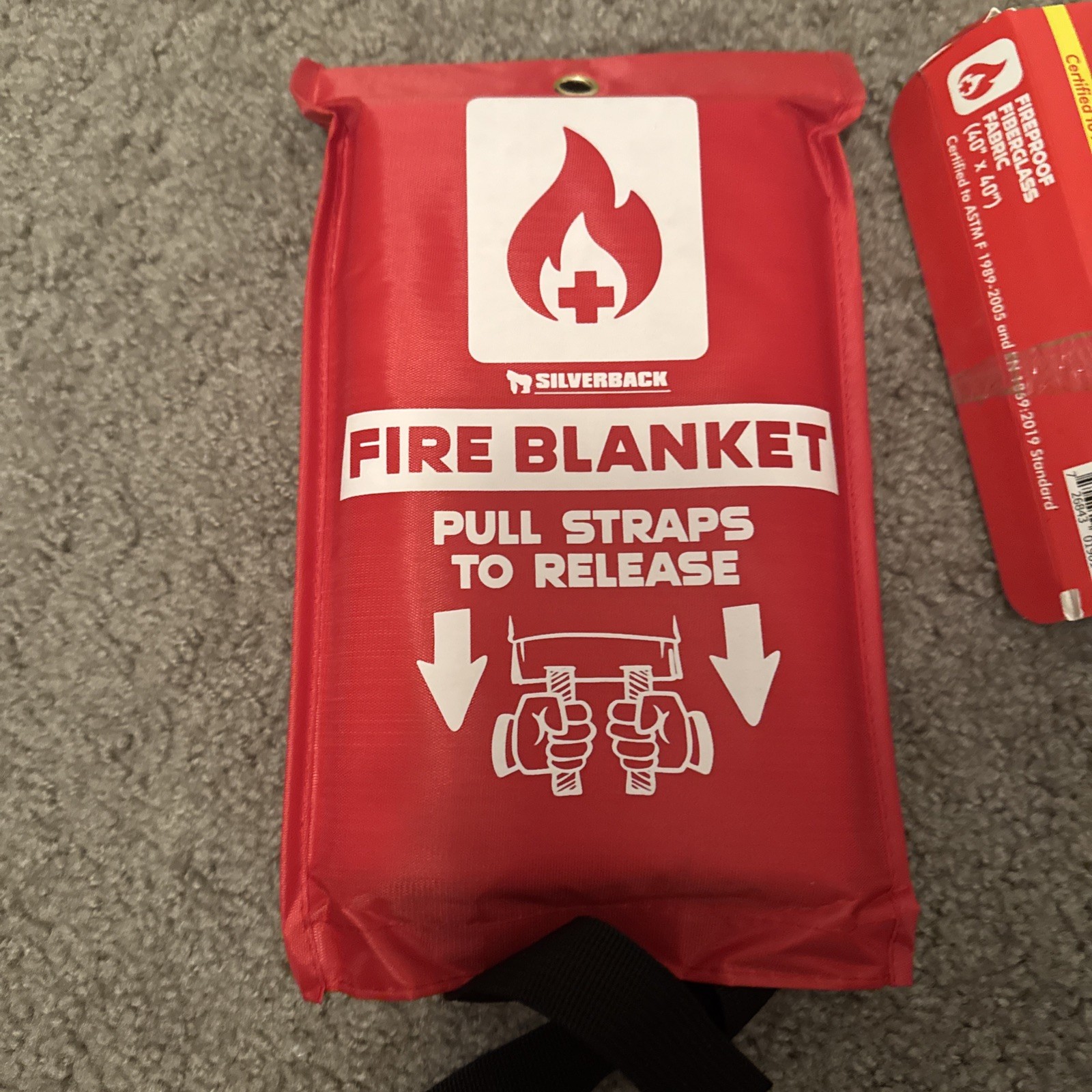 Silverback 40″ X 40″ Fireproof Fiberglass Fire Blanket