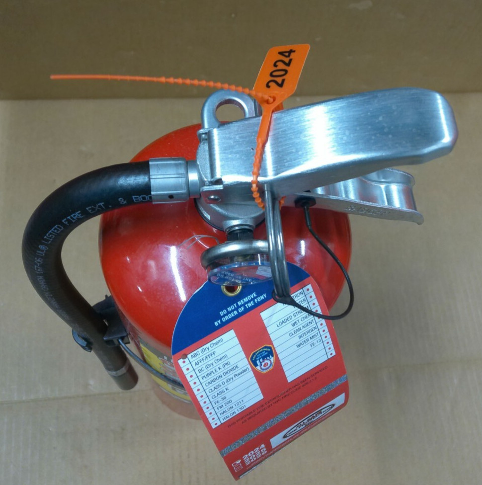 BADGER Fire Extinguisher: 10 lb Extinguisher, 10-MB-8H ABC Serviced May 2024