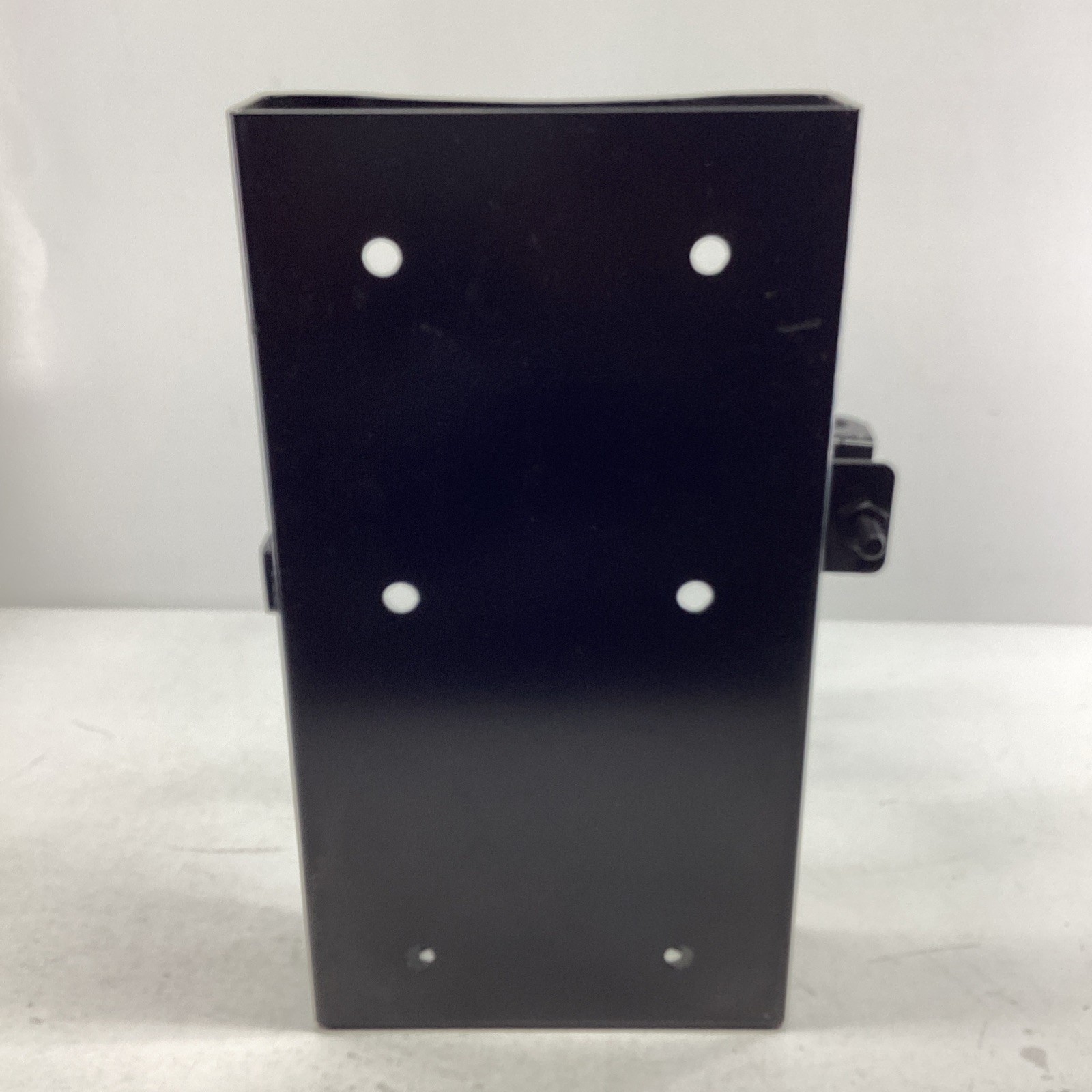 Amerex 810 Heavy Duty 7″ Diameter Vehicle Fire Extinguisher Bracket Black