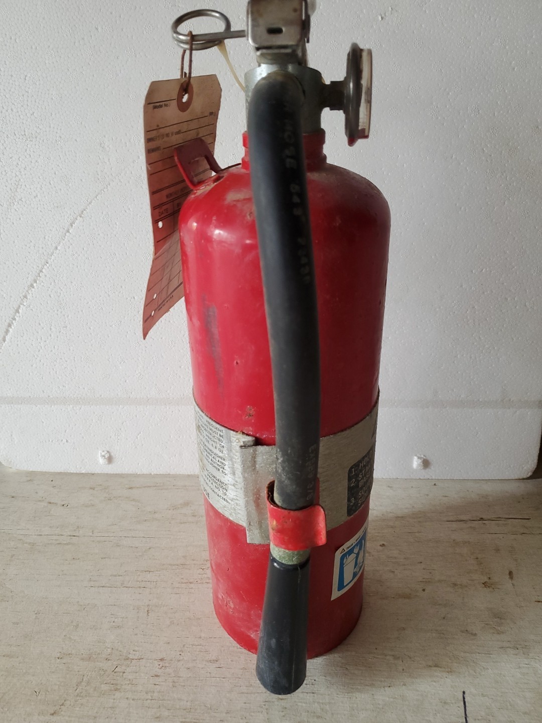 Model 424 Amerex multi-purpose dry chemical 5 pound fire extinguisher NeedsRechg