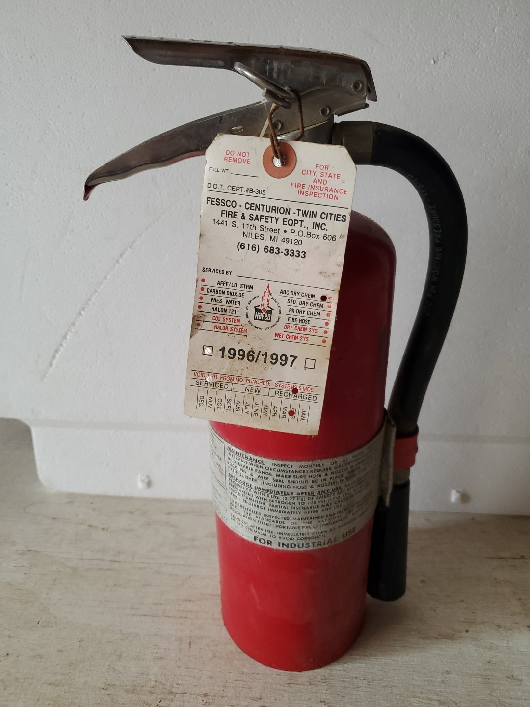 Model 424 Amerex multi-purpose dry chemical 5 pound fire extinguisher NeedsRechg