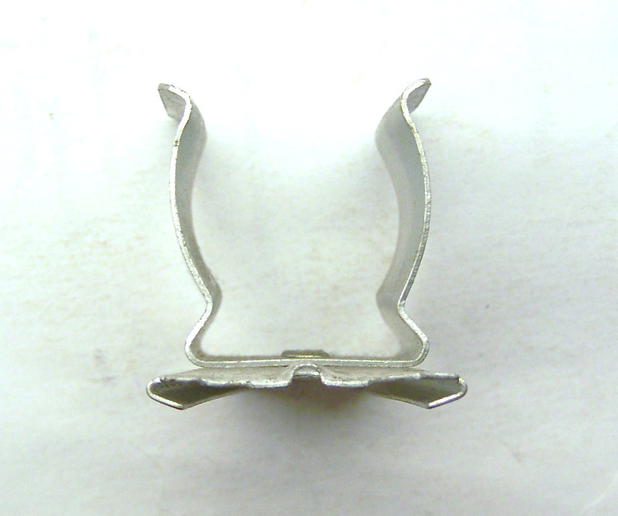 FIRE EXTINGUISHER NOS SS SPRING CLIP BRACKET 2-1/16″ L 1″ W 1-3/16″ D TAPER BACK