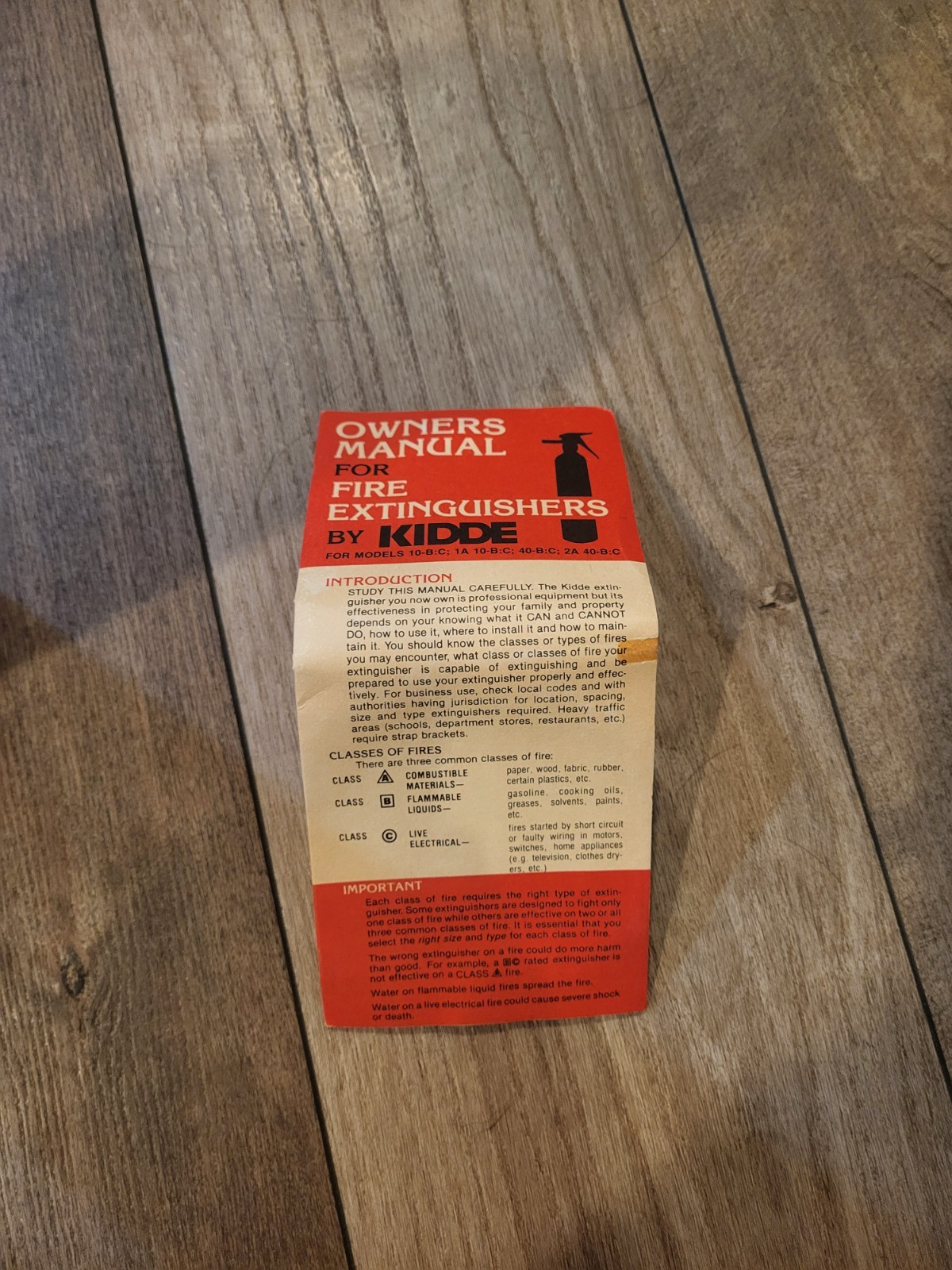SEALED – VINTAGE KIDDE FIRE AWAY MULTI-PURPOSE FIRE EXTINGUISHER 2A40BC W Box