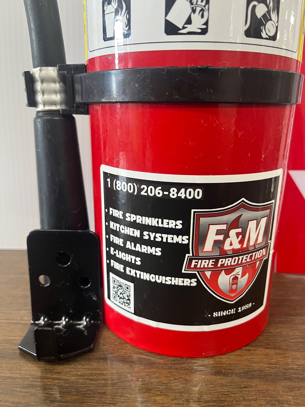 5lb. ABC Fire Extinguisher [NICE] w/ Wall Hook, Sign, + Insp tag (BRAND VARIES)