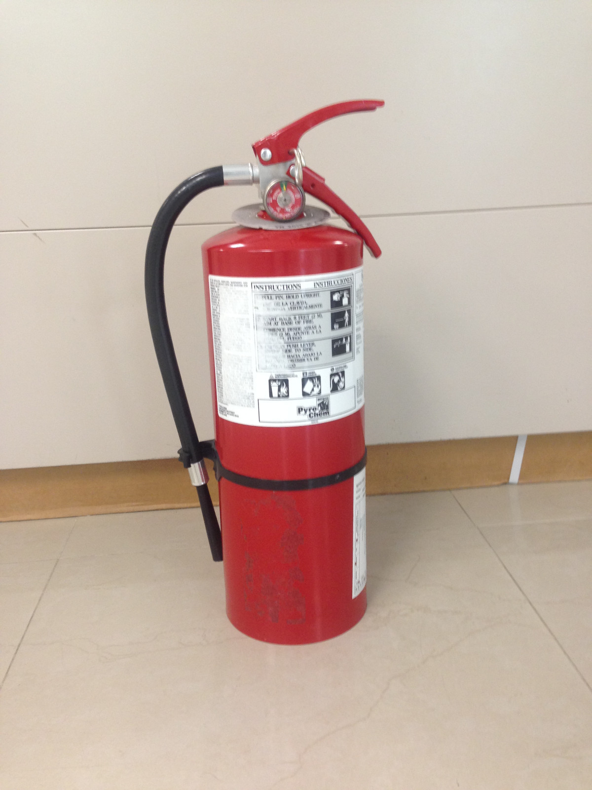 Amerex fire extinguisher fully charged (Need Recertification for business use )