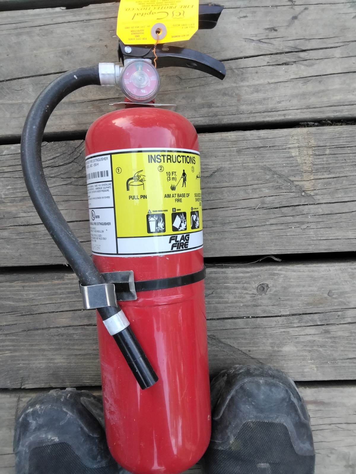 Flag Fire FE2A10HR Fire Extinguisher – Red w/ Hose, Pressure Gauge, Label