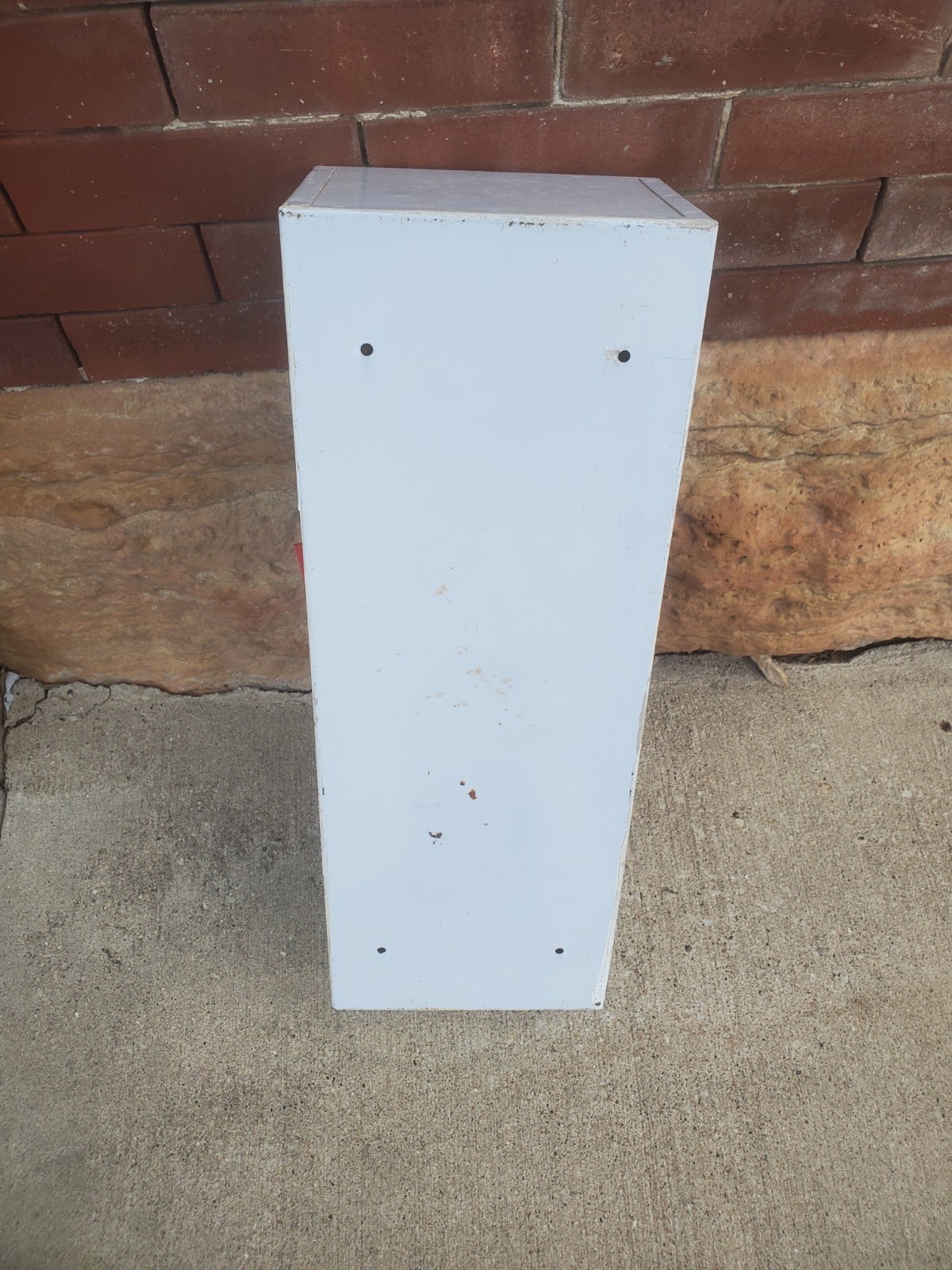 Muckle Metal Wall Mount Fire Extinguisher Box 22-1/2″ Tall Glass Front White