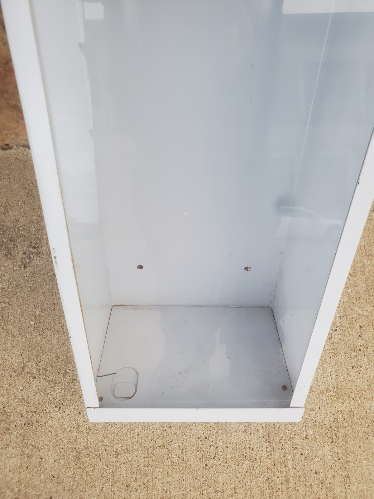 Muckle Metal Wall Mount Fire Extinguisher Box 22-1/2″ Tall Glass Front White